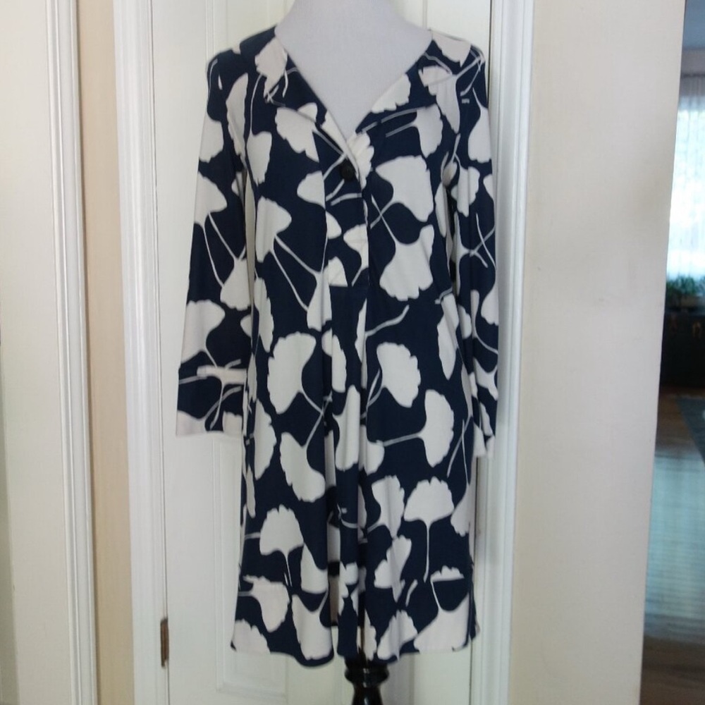 100% Silk Navy and Cream Diane Von Furstenberg Dress